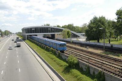 У левобережного метро появится крыша